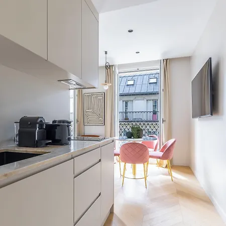 Quartier Libre Marais アパートホテル 4*