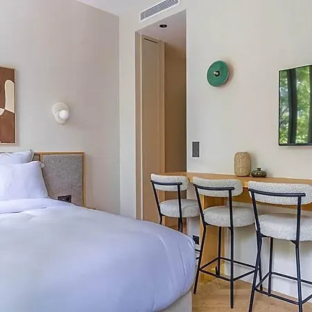 Quartier Libre Marais Aparthotel