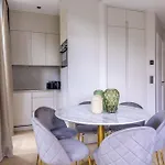 Quartier Libre Marais Apartahotel