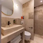 Quartier Libre Marais Apartahotel